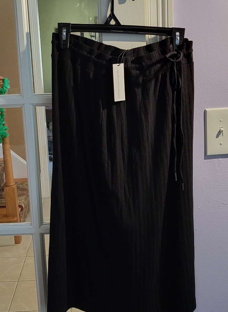 NWT Cupcakes and Cashmere skirt L